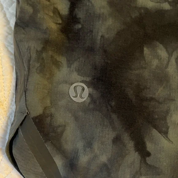 lululemon athletica Black Athletic Shorts - Picture 2 of 3